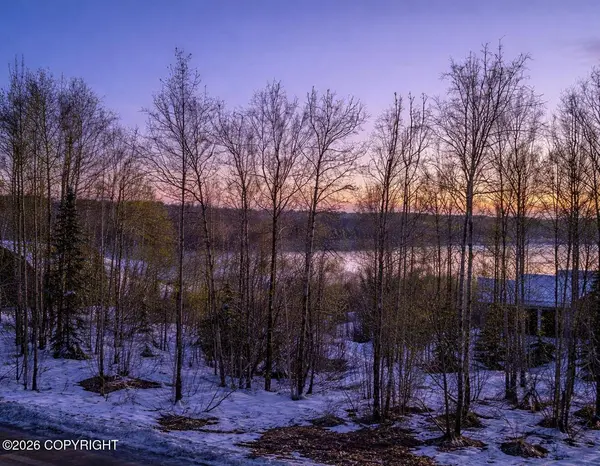 3671 N Meadow Lakes DR, Wasilla, AK 99623
