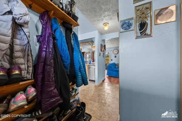 9647 Victor RD 11C, Anchorage, AK 99515