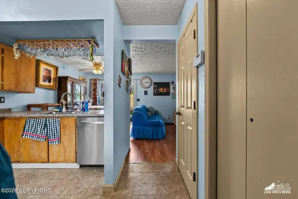 9647 Victor RD 11C, Anchorage, AK 99515