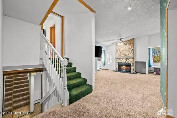 19127 Unalaska CIR, Eagle River, AK 99577
