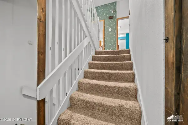 19127 Unalaska CIR, Eagle River, AK 99577