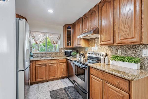 7765 Yew Ct, Newark, CA 94560