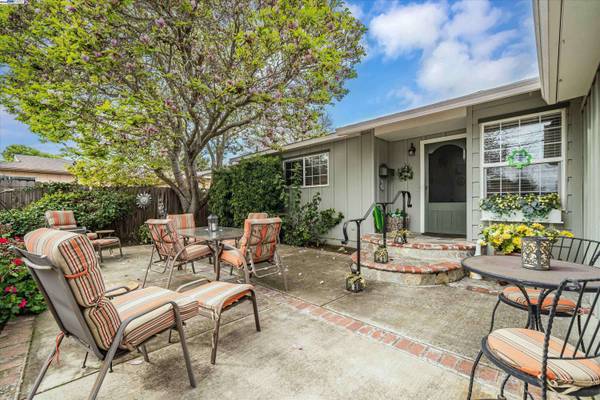 6673 Mirabeau Dr, Newark, CA 94560
