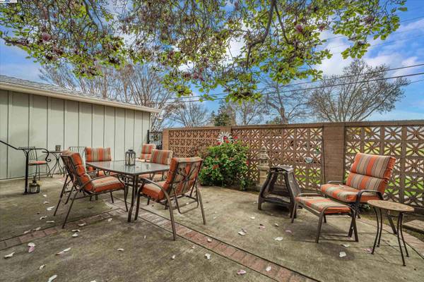 6673 Mirabeau Dr, Newark, CA 94560