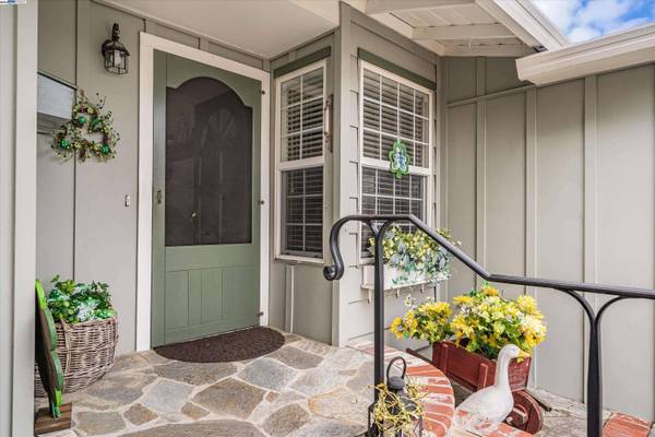 6673 Mirabeau Dr, Newark, CA 94560