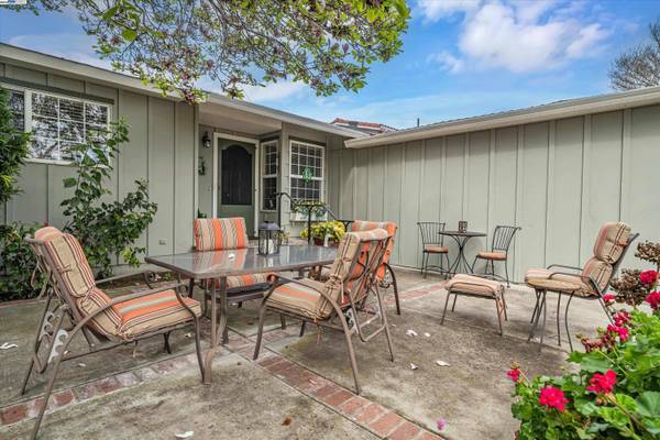 6673 Mirabeau Dr, Newark, CA 94560