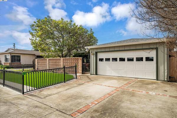 6673 Mirabeau Dr, Newark, CA 94560