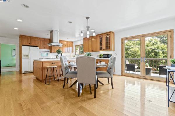 24836 Canyon View Ct, Hayward, CA 94541