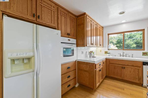 24836 Canyon View Ct, Hayward, CA 94541