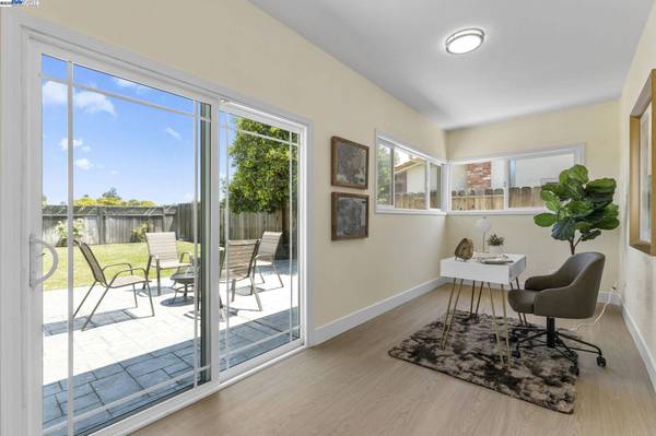 5420 Chapman Dr, Newark, CA 94560