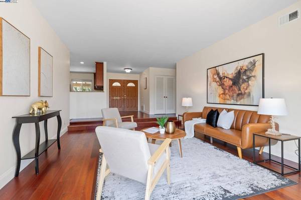 5420 Chapman Dr, Newark, CA 94560