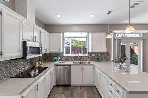 73 Galleron Ct, Oakley, CA 94561