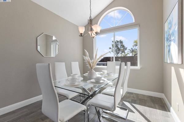 73 Galleron Ct, Oakley, CA 94561