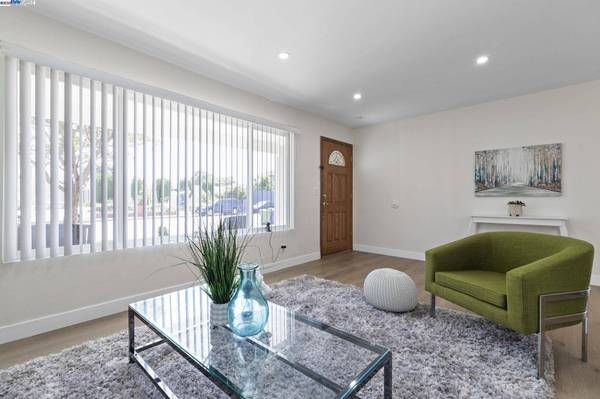 3501 Lake Ontario Dr, Fremont, CA 94555