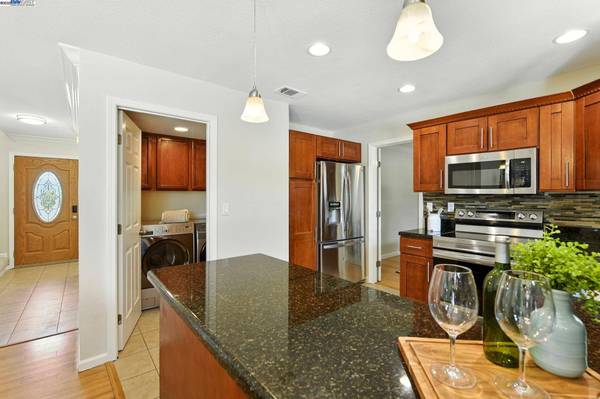 3672 Sun Maiden Way, Antelope, CA 95843