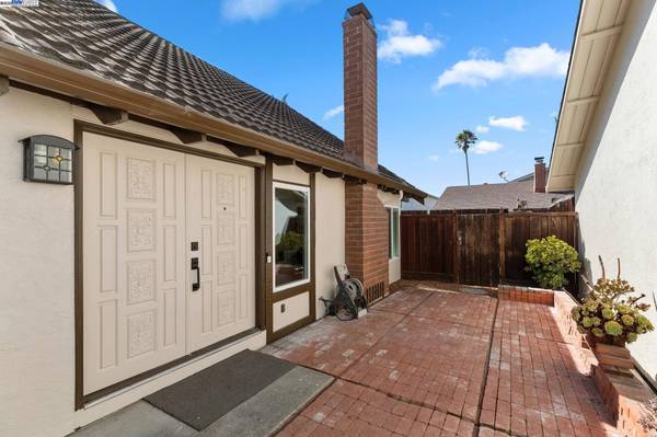 5139 Dryden Ct, Newark, CA 94560