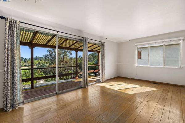 24498 2nd St, Hayward, CA 94541