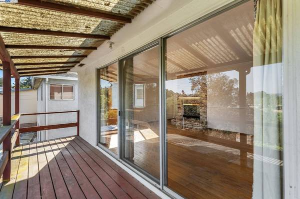 24498 2nd St, Hayward, CA 94541