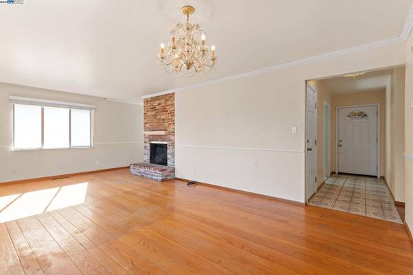 24498 2nd St, Hayward, CA 94541