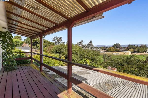 24498 2nd St, Hayward, CA 94541