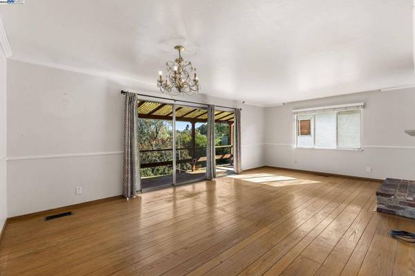 24498 2nd St, Hayward, CA 94541