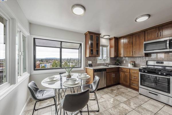 9883 Lawlor St, Oakland, CA 94605