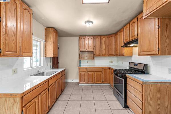 2825 Marlborough Avenue, Redwood City, CA 94063