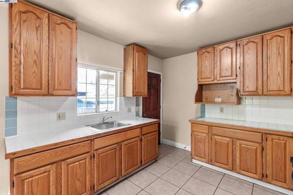 2825 Marlborough Avenue, Redwood City, CA 94063