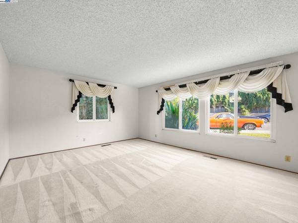 1800 Weir Dr, Hayward, CA 94541