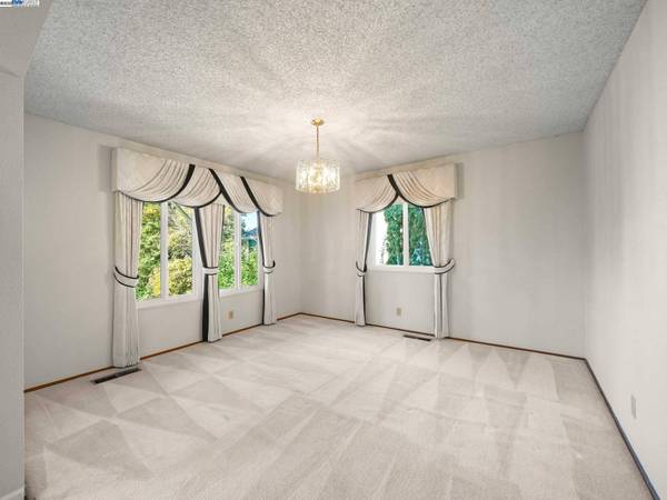 1800 Weir Dr, Hayward, CA 94541