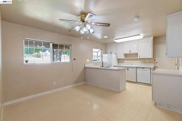35446 Cleremont Dr, Newark, CA 94560