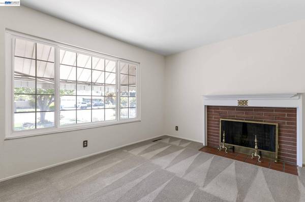 40272 Davis St, Fremont, CA 94538