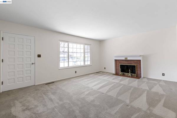 40272 Davis St, Fremont, CA 94538