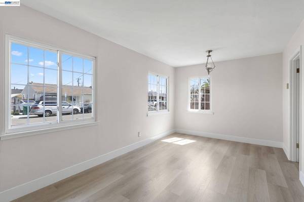 246 Tunis Rd, Oakland, CA 94603
