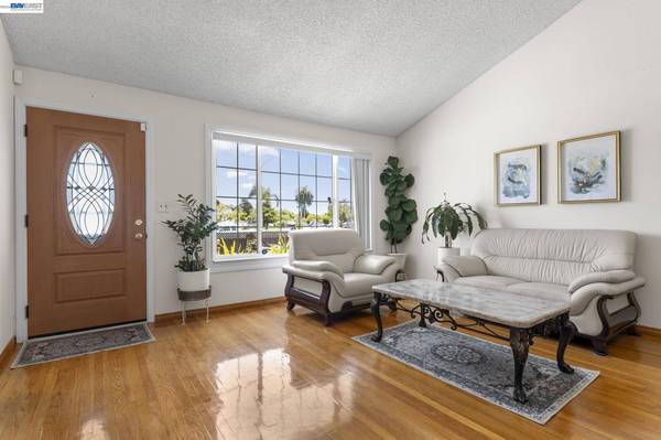 7995 Peachtree Ave, Newark, CA 94560