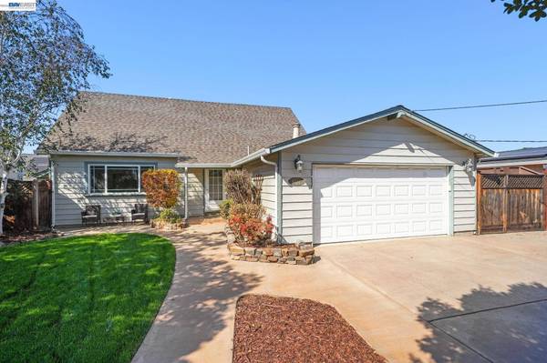 6137 Bennington Dr