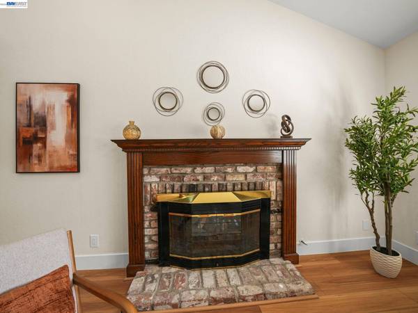 8047 Del Monte Ave, Newark, CA 94560