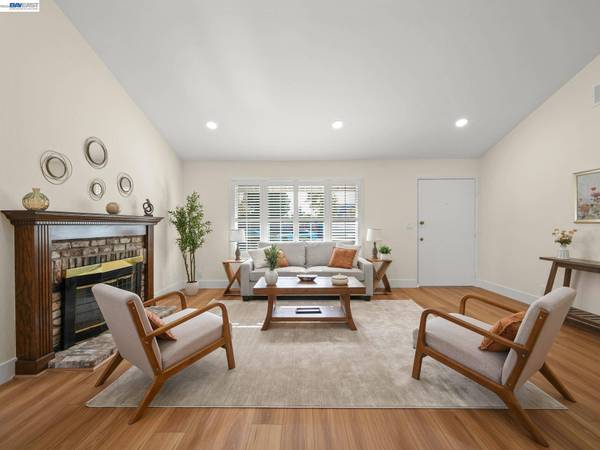 8047 Del Monte Ave, Newark, CA 94560