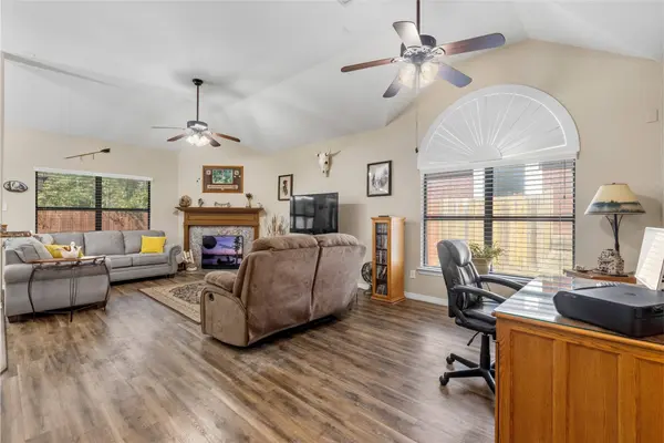 12501 Falls CT, Willis, TX 77318