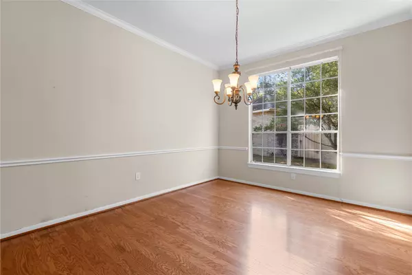 83 Robindale CIR, Conroe, TX 77384