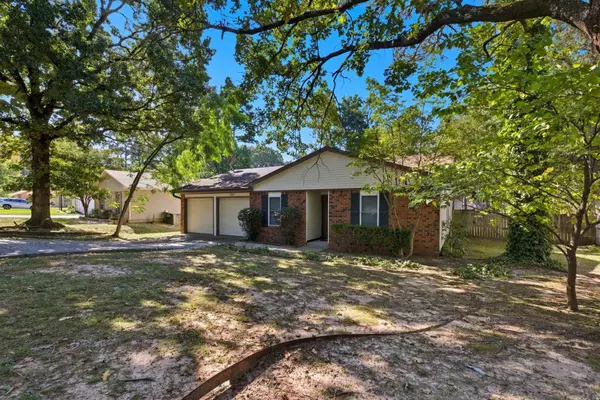 12621 Valleywood Dr, Little Rock, AR 72211