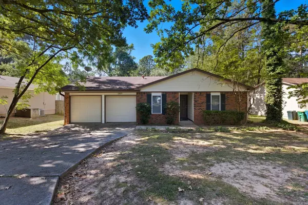 12621 Valleywood Dr, Little Rock, AR 72211