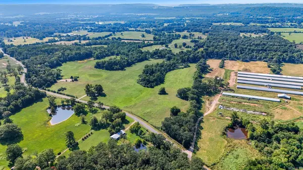 1099 W Gum Log Rd, Russellville, AR 72802