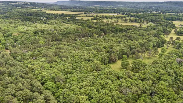 1000 W Gum Log Road, Russellville, AR 72802