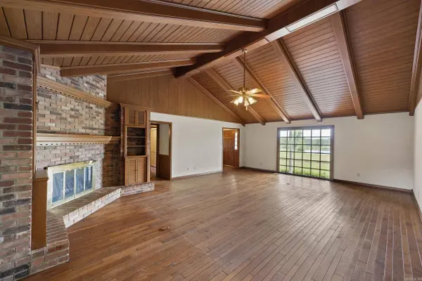1114 W Gum Log Road, Russellville, AR 72802