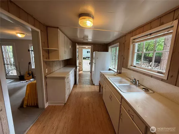 1217 Geneva ST, Bellingham, WA 98229