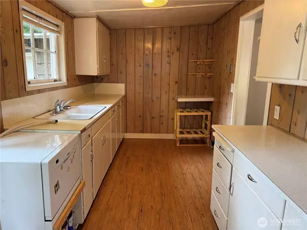 1217 Geneva ST, Bellingham, WA 98229