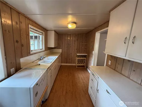 1217 Geneva ST, Bellingham, WA 98229