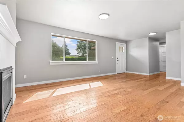 8065 Lyn Dale DR, Lynden, WA 98264