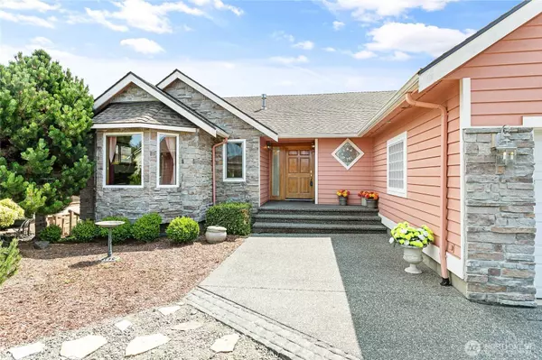 4755 S Golf Course DR, Blaine, WA 98230